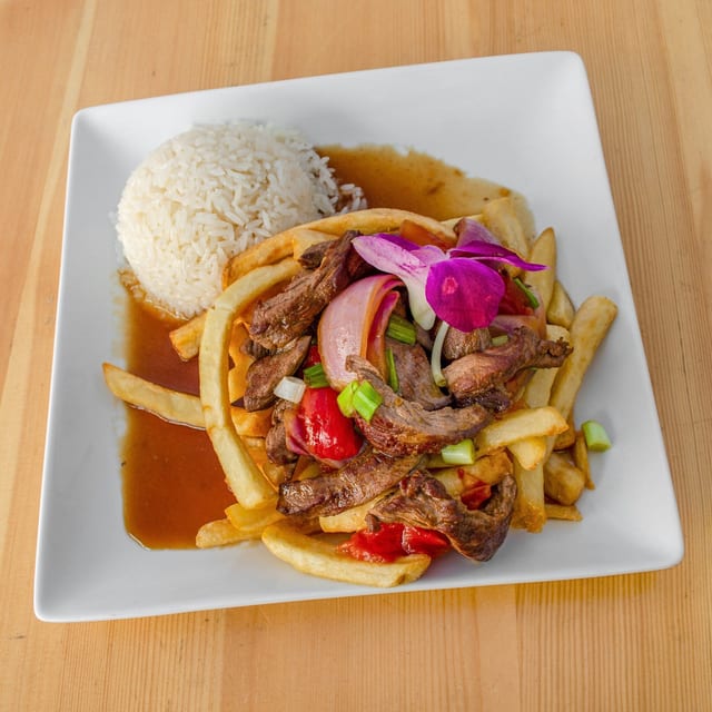 Pollo Saltado.