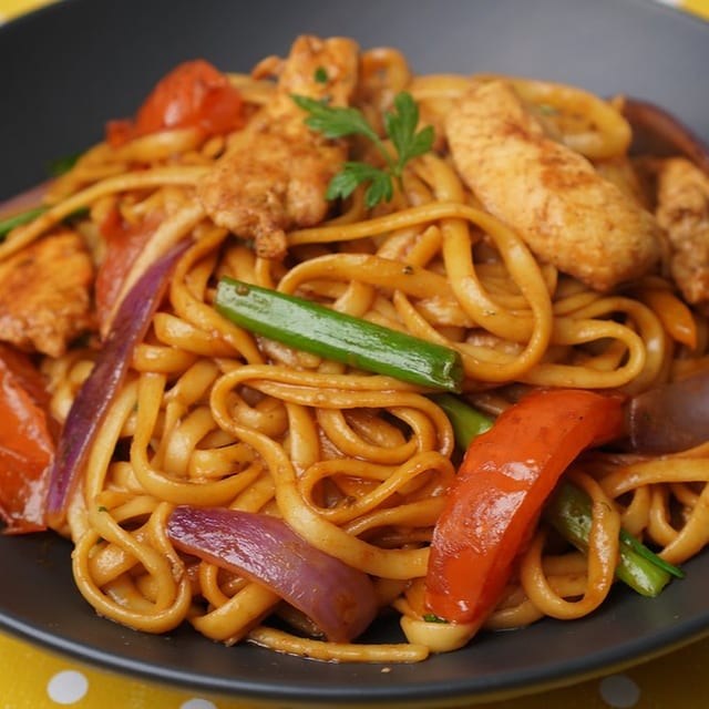 Tallarin Saltado Chicken.