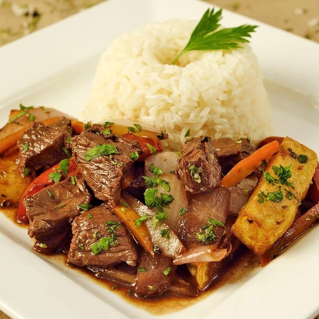 Lomo Saltado.